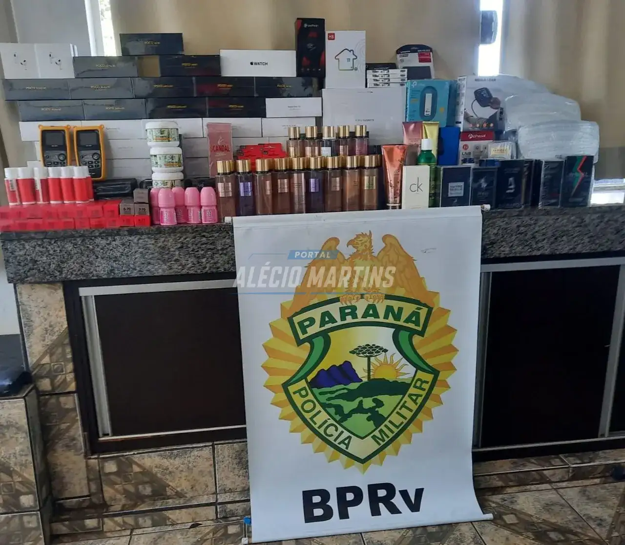Polícia Rodoviária Estadual apreende produtos contrabandeados, na PR-317