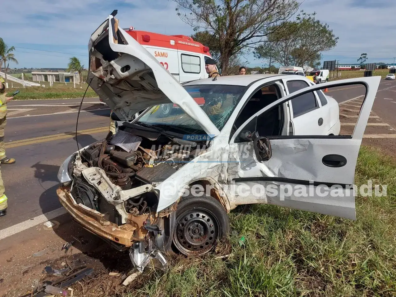 Acidente envolvendo ambulância na PR-323 deixa pessoas feridas