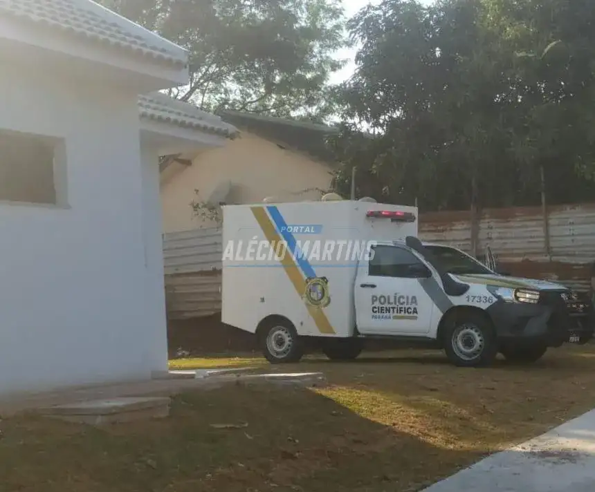 Homem é encontrado morto com marcas de tiros e faca cravada no peito em Maringá