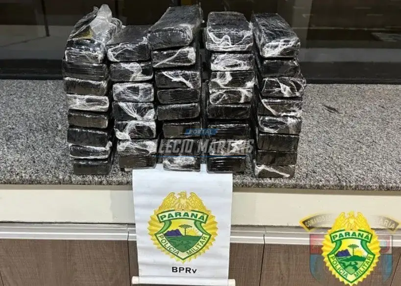 Passageira é presa com mais de 50kg de maconha dentro de ônibus na PR-323
