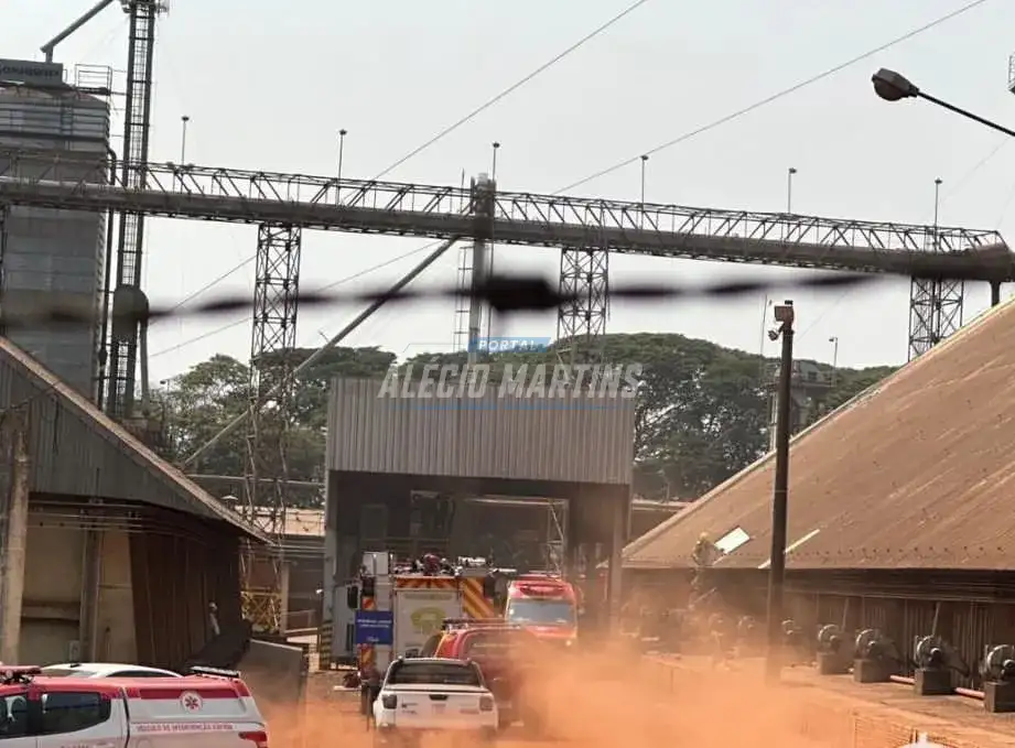 Já dura 4hs resgate de trabalhador soterrado por soja em cooperativa de Maringá