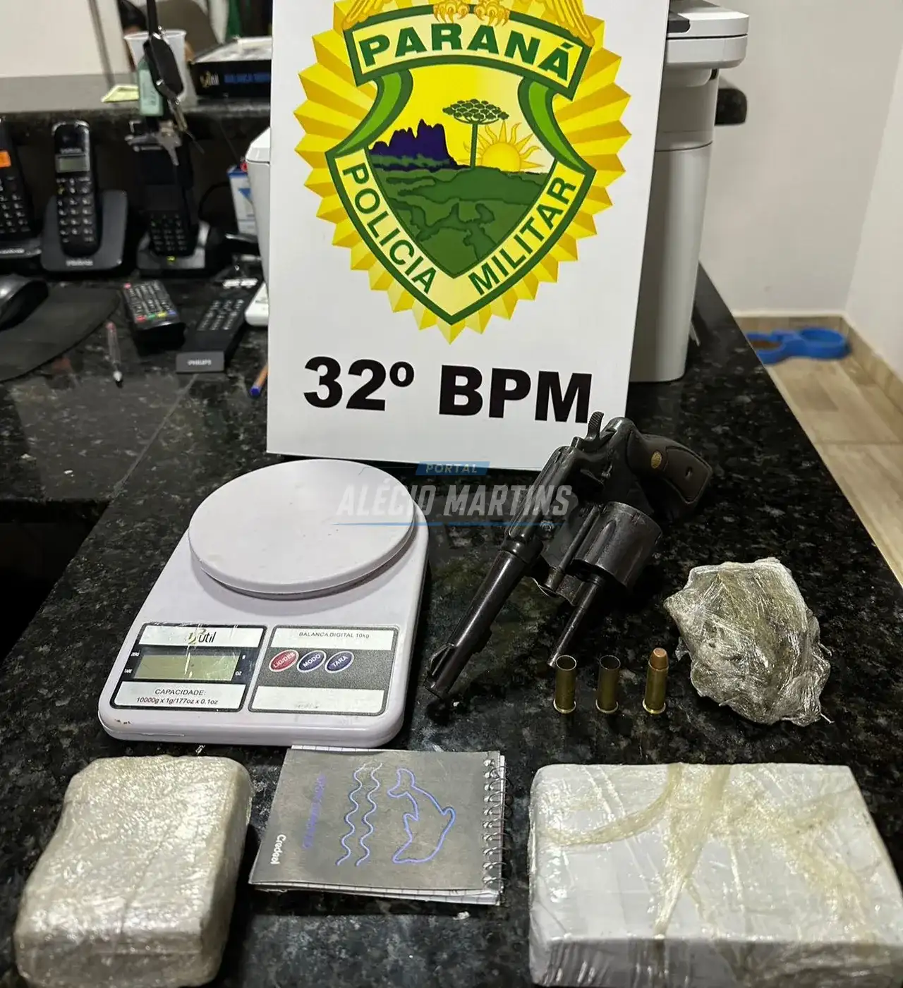 PM vai atender ocorrência de Maria da Penha e morador é preso com drogas e arma de fogo, em Paiçandu