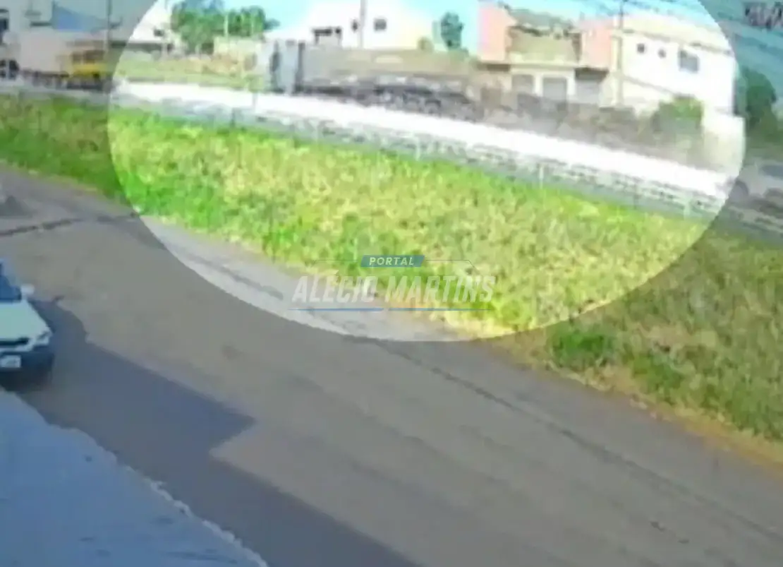 Câmera flagra acidente hoje pela manhã no Contorno Norte
