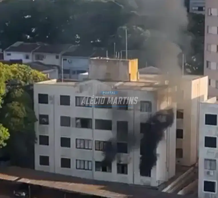 Nove pessoas inalaram fumaça após incêndio em prédio residencial em Maringá