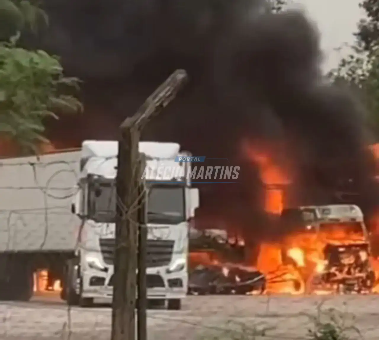 Incêndio destrói 6 carretas estacionadas em pátio de posto de combustíveis as margens da PR-323