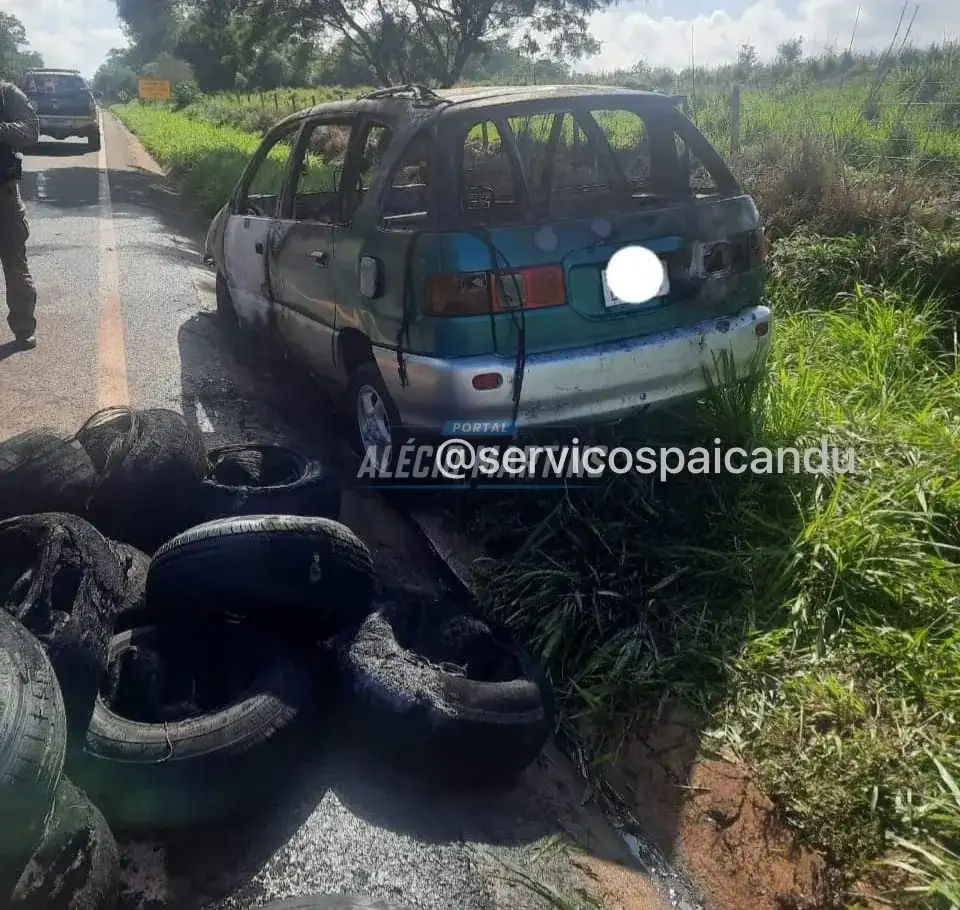 Veículo carregado com pneus contrabandeados pega fogo na PR-323