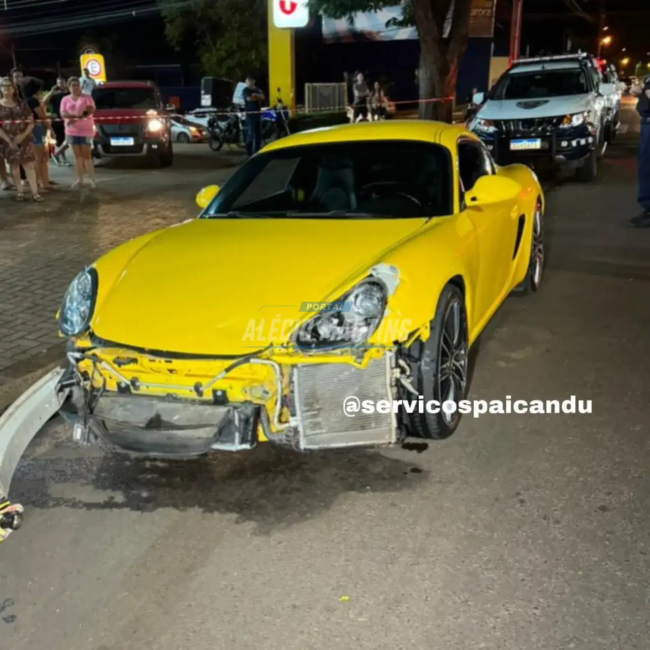 Jovem morre após acidente entre Porsche e moto em Maringá.
