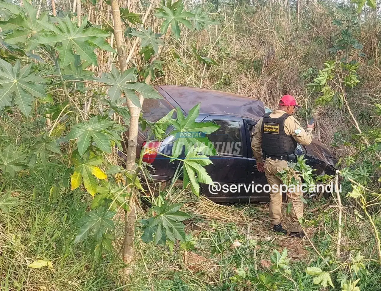Mulher fica ferida após motorista perder o controle da direção e carro bater contra barranco as margens da PR-323