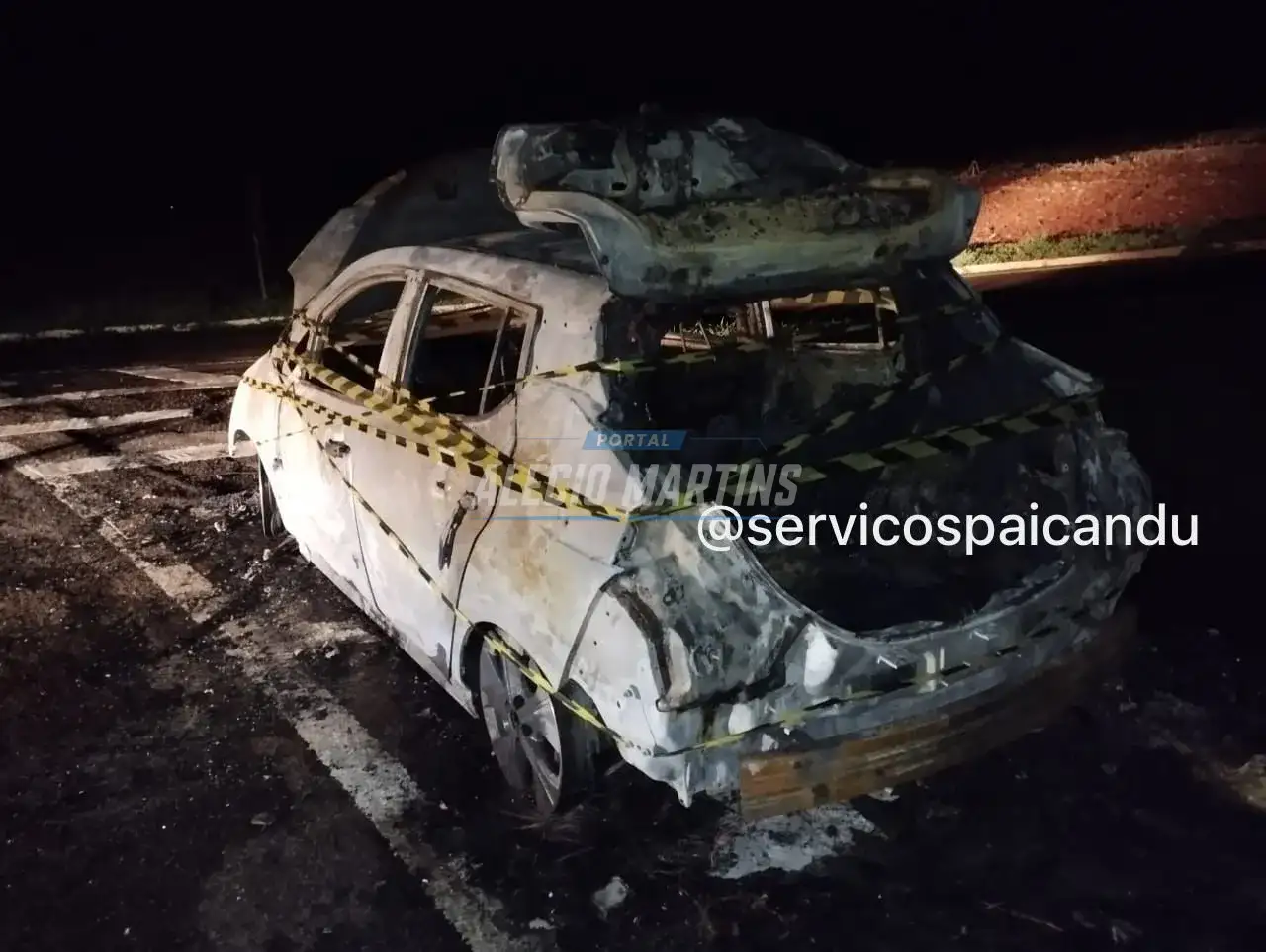 Veículo é consumido pelo fogo na PR-323