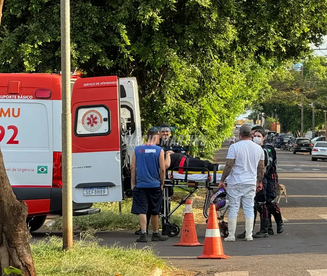 Colisão entre carro e moto deixa mulher ferida na Avenida Campos Elíseos