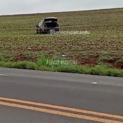 Capotamento de veículo na PR-323 deixa motorista ferida