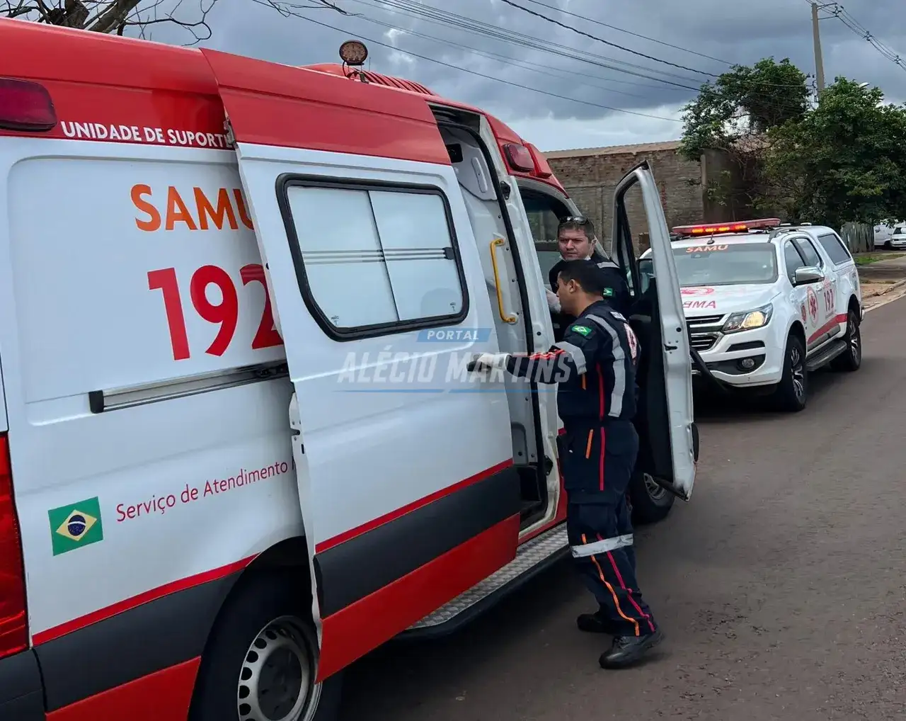 Caminhoneiro é socorrido em estado grave após cair da carroceria em Paiçandu