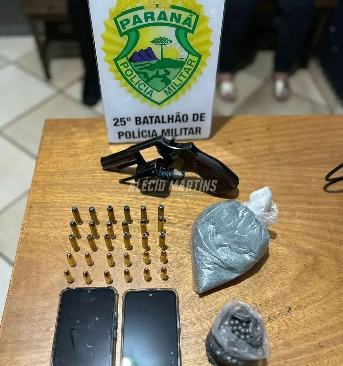 Procurado pela justiça é preso com arma de fogo e CNH falsa na PR-323