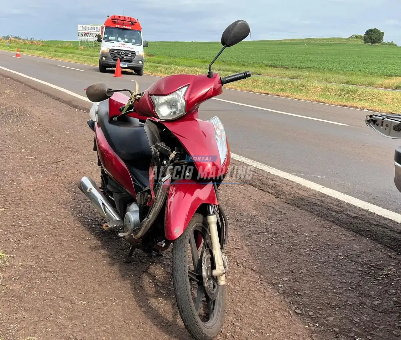 Mulher sofre queda de moto após pneu estourar na PR-323 em Água Boa