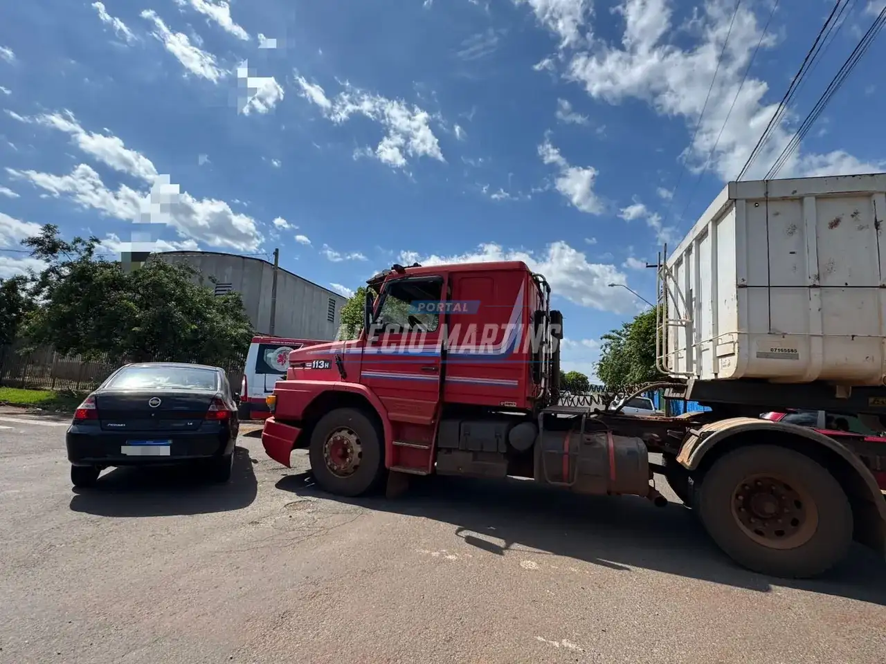 Bebê de apenas 1 mês é socorrida após carreta avançar preferencial e colidir contra carro em Paiçandu