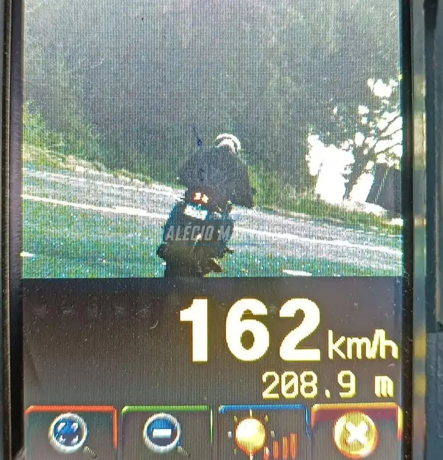 Motociclista é flagrado a mais de 160km/h na PR-323