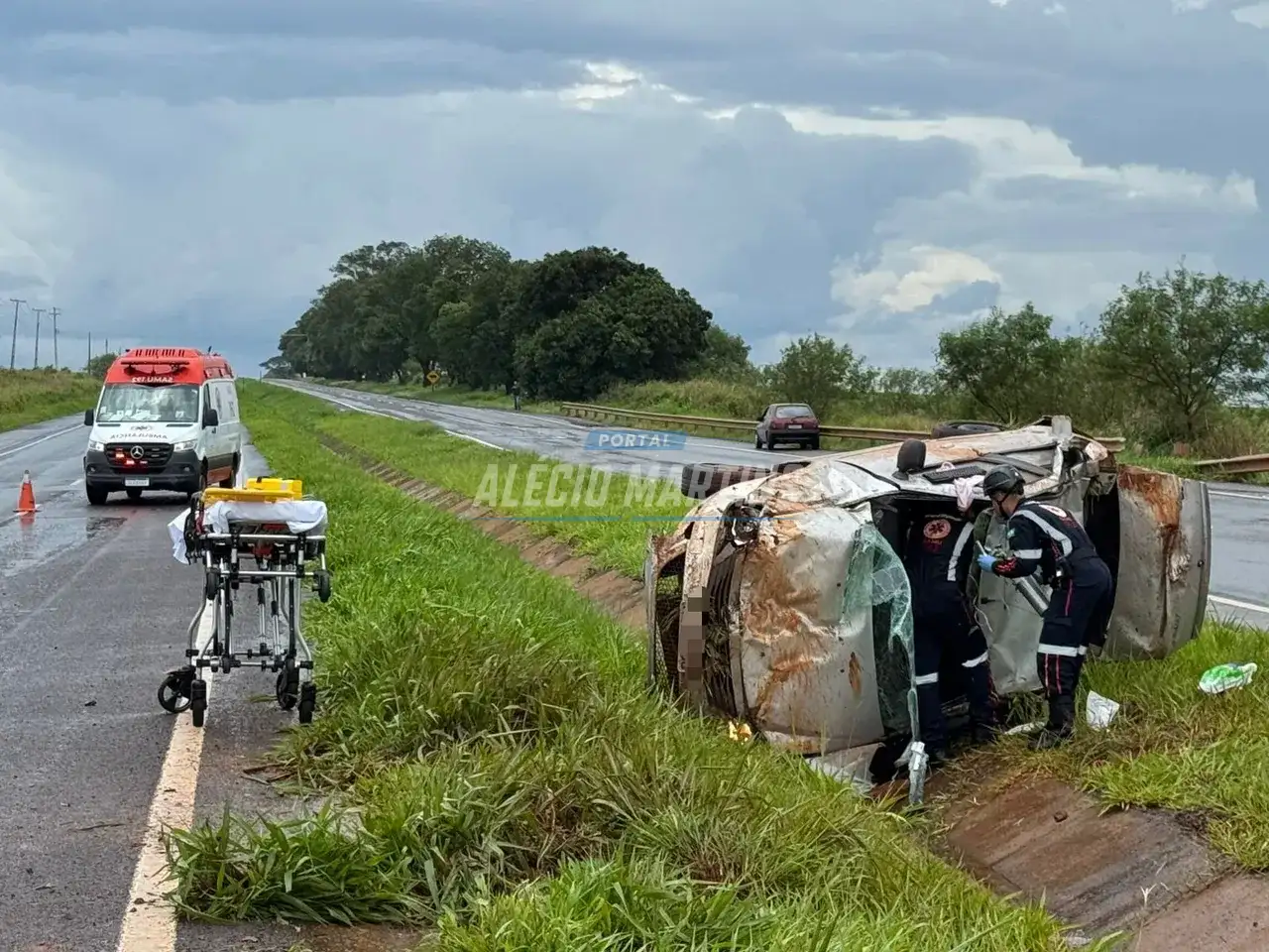 Motorista fica ferido após capotamento na PR-323 entre Água Boa e Paiçandu