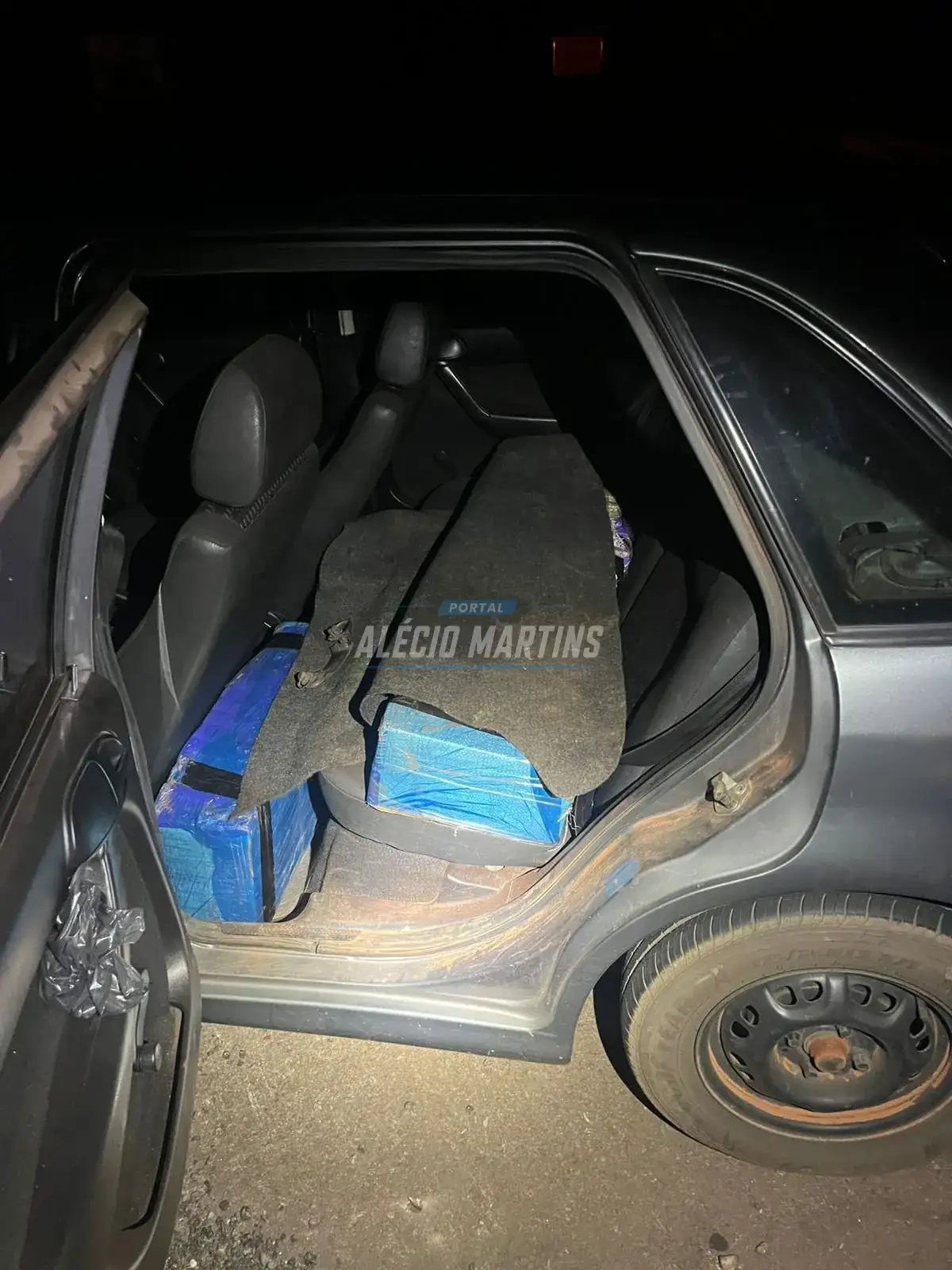 Com ajuda de cão farejador Polícia Rodoviária apreende mais de 80kgs de maconha da PR-323 em Doutor Camargo