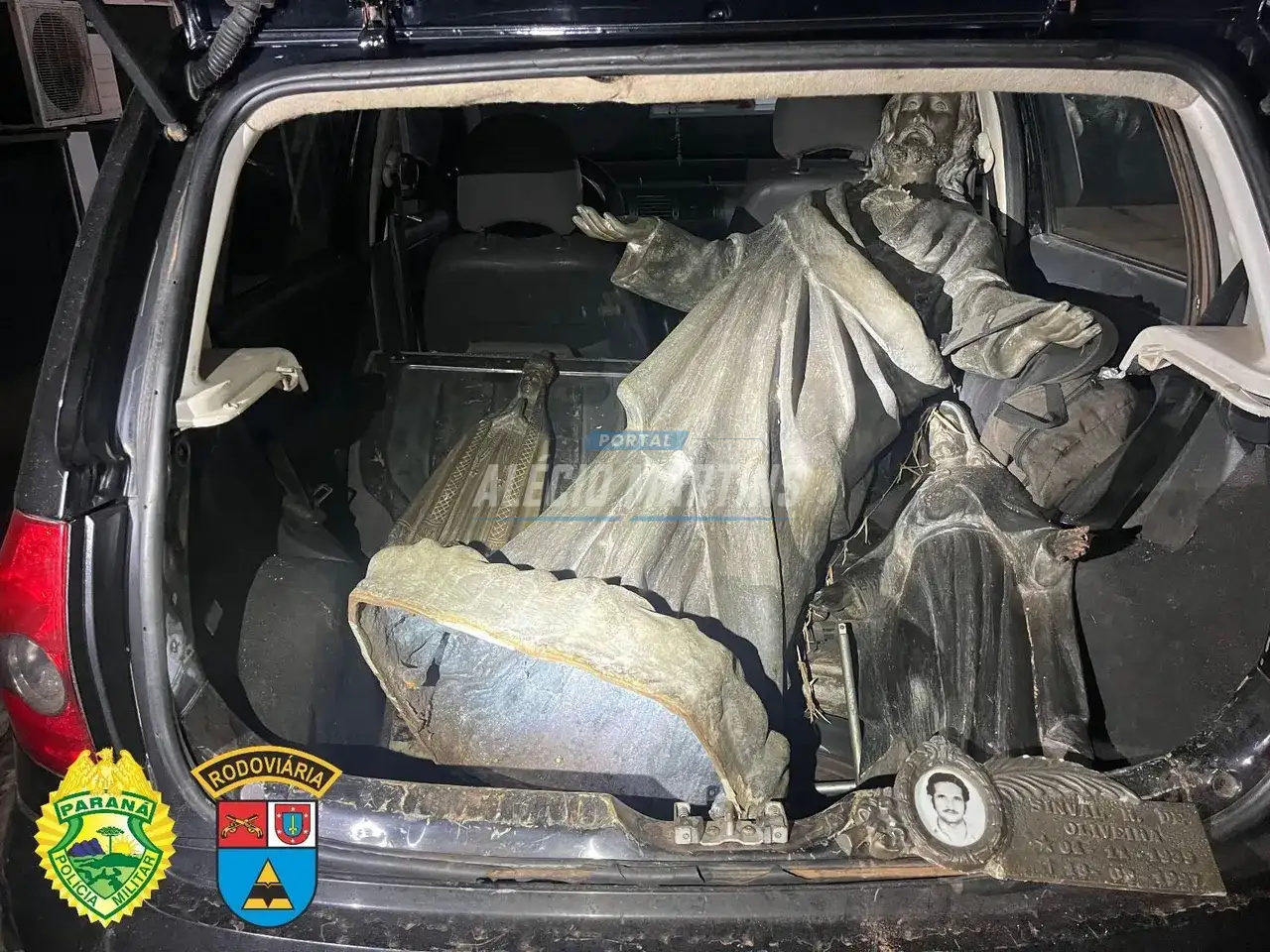 Até imagem sacra estão furtando - Veículo com itens furtados de cemitério é apreendido pela Polícia Rodoviária na PR-323