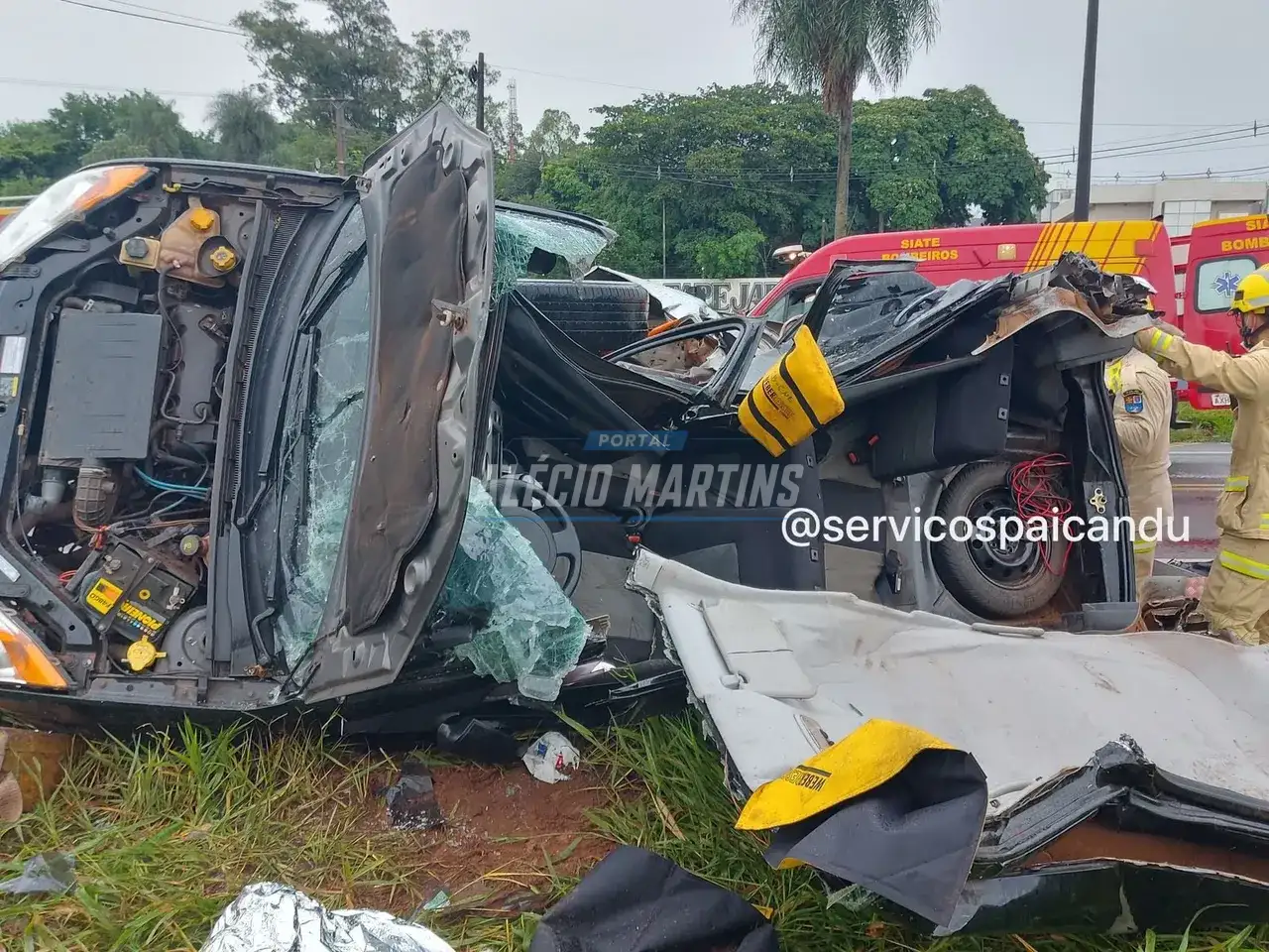 Mulher fica presa às ferragens em grave acidente na PR-323