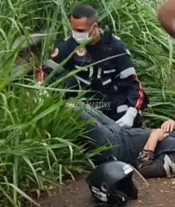 Buraco na PR-323 causa acidente e coloca motociclistas em risco