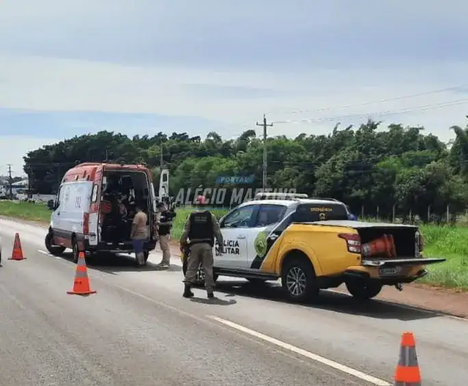 Duas mulheres ficam feridas após queda de moto na PR-323 entre Paiçandu e Maringá