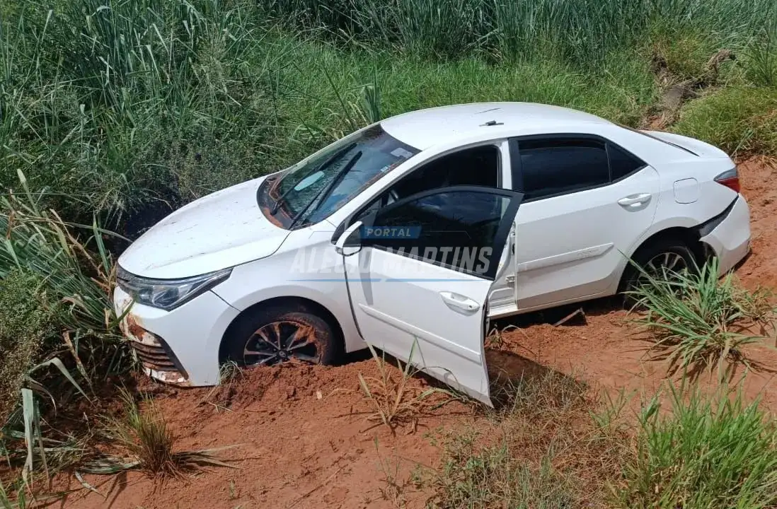 Veículo roubado é recuperado após perseguição policial na PR-323 Umuarama