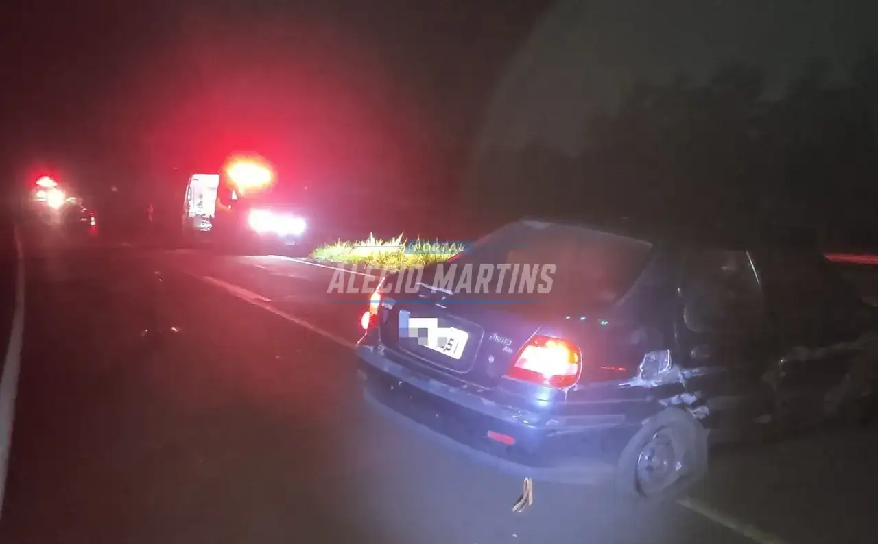 Motorista na contramão é socorrido após se envolver em acidente na PR-323 entre Paiçandu e Água Boa