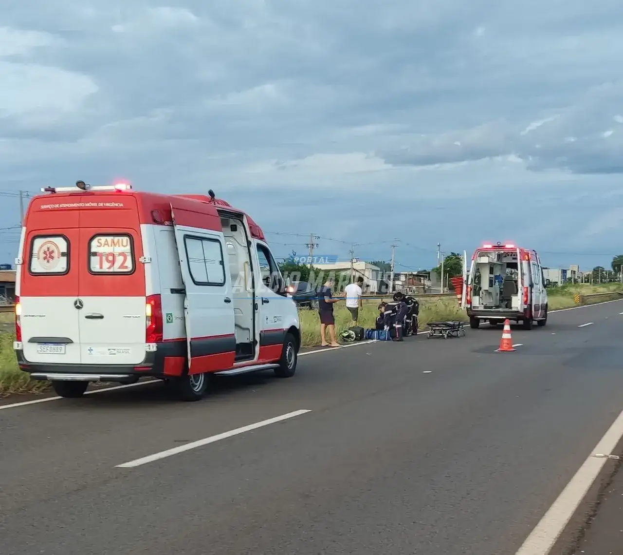 Casal fica ferido após pneu de moto estourar na PR-323 entre Paiçandu e Maringá