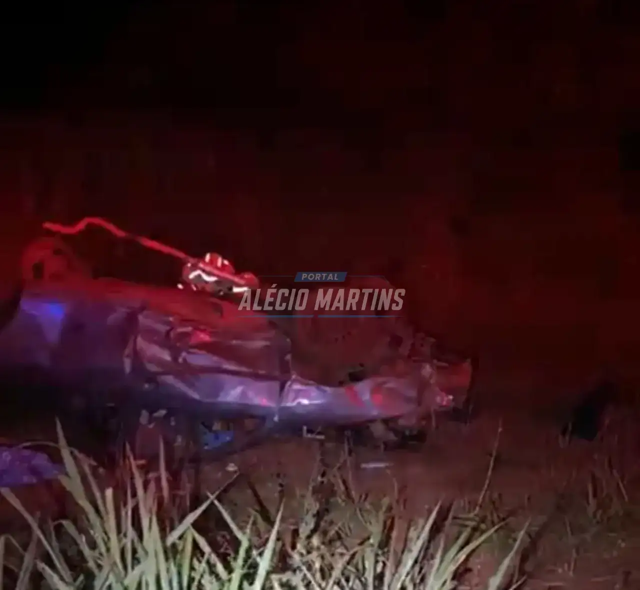 Motorista fica gravemente ferido após capotamento na PR-323
