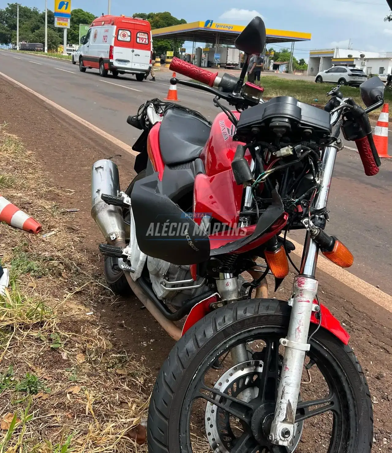 SAMU de Paiçandu socorre motociclista ferido após bater na traseira de veículo na rodovia em Floresta
