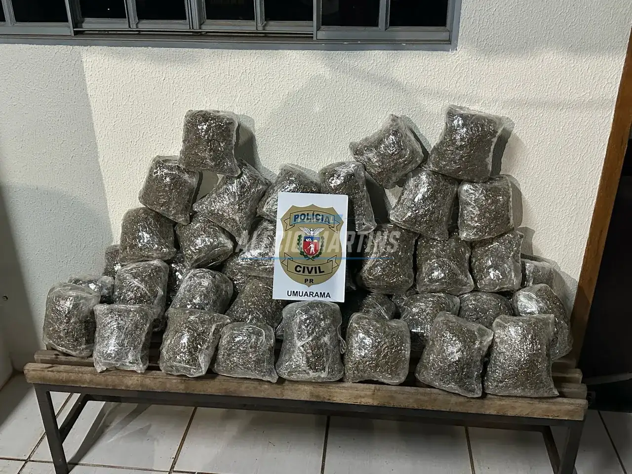 Polícia Civil apreende mais de 30 kg de Skank em veículo abandonado na PR-323