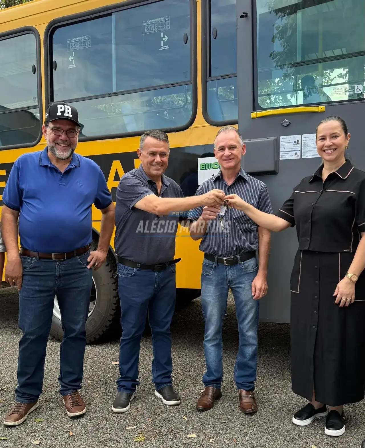 Com emenda do deputado Luiz Nishimori, prefeitura de Paiçandu entrega ônibus escolar com conforto e acessibilidade