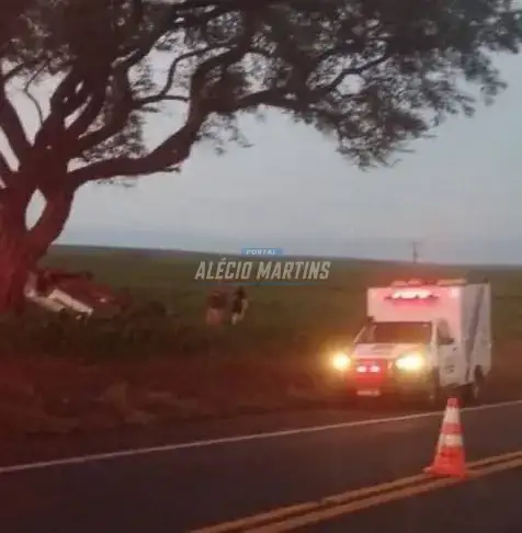 Motorista morre em capotamento na PR-323 entre Dr. Camargo e Jussara