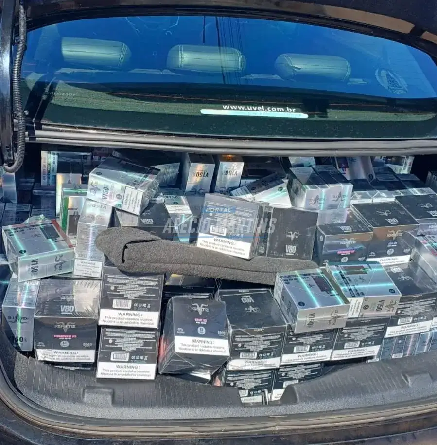 PRF apreende cerca de 5 mil cigarros eletrônicos em Mandaguaçu, motorista fugiu e não foi localizado