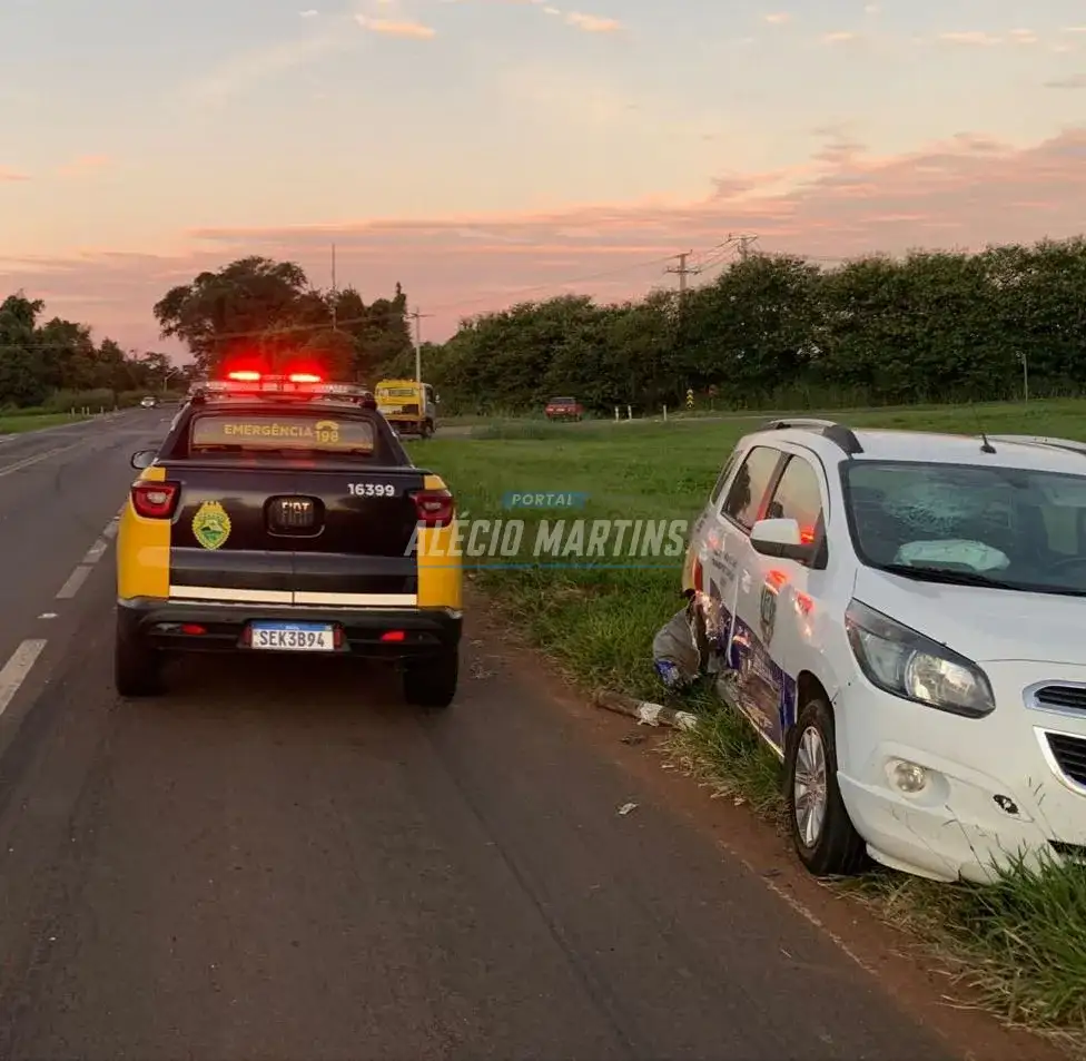 Motorista fica ferido após acidente entre Spin e T-Cross na PR-323