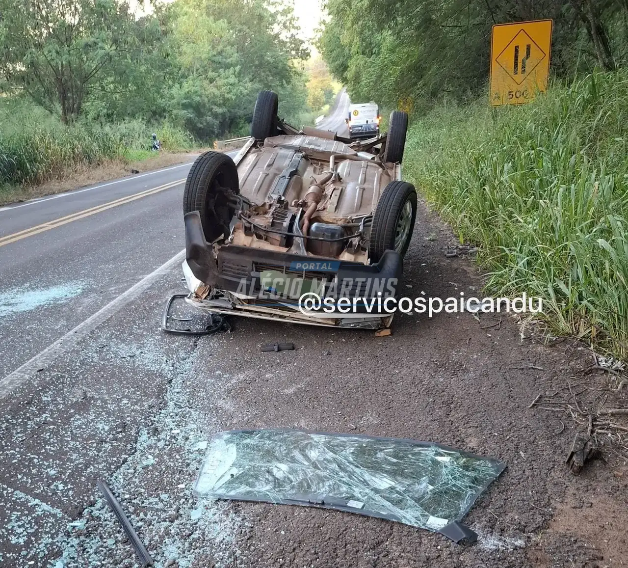Capotamento é registrado na PR-323; passageiro sofreu ferimentos leves
