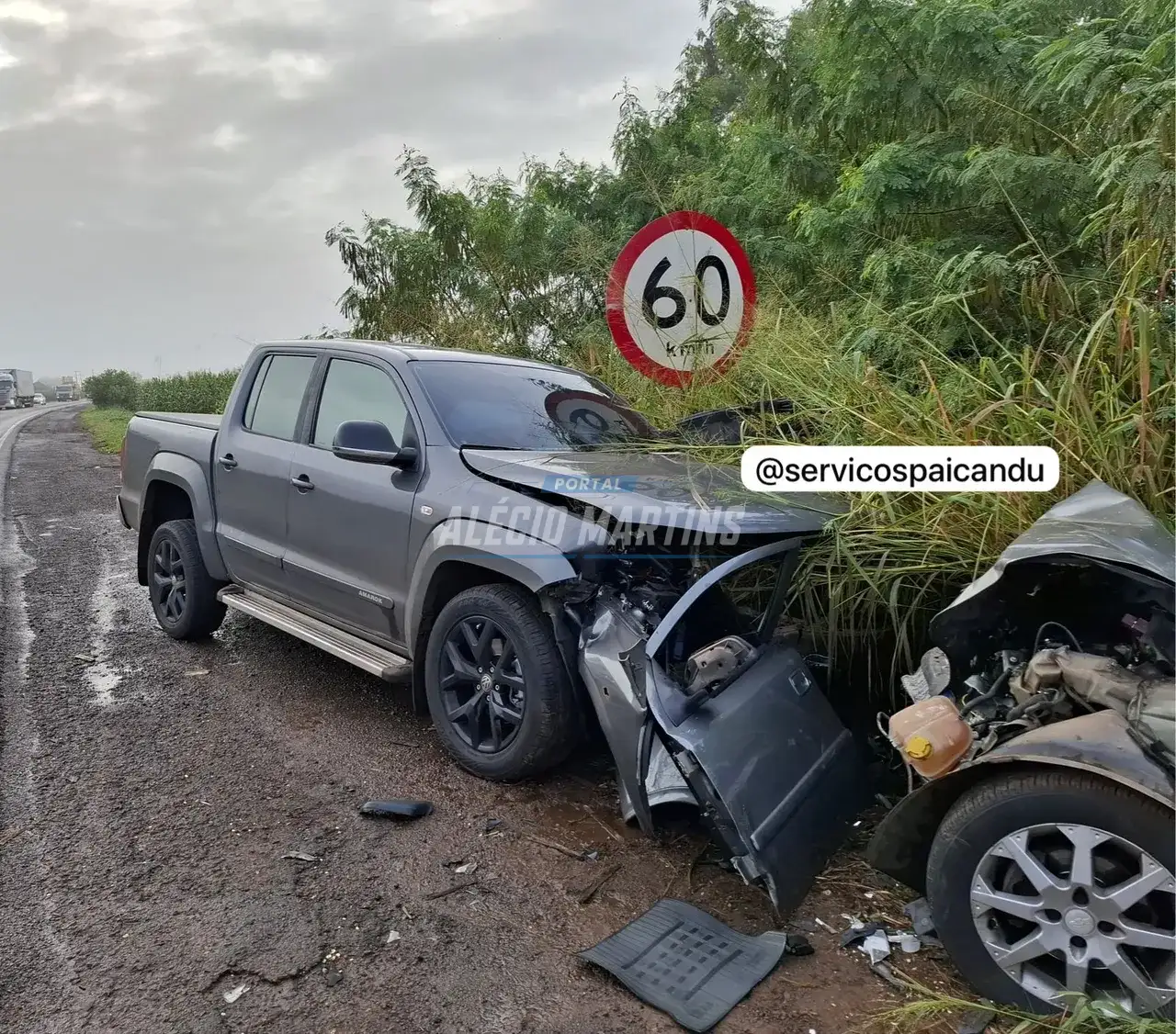Colisão frontal entre carro e camionete mata idosa na PR-323