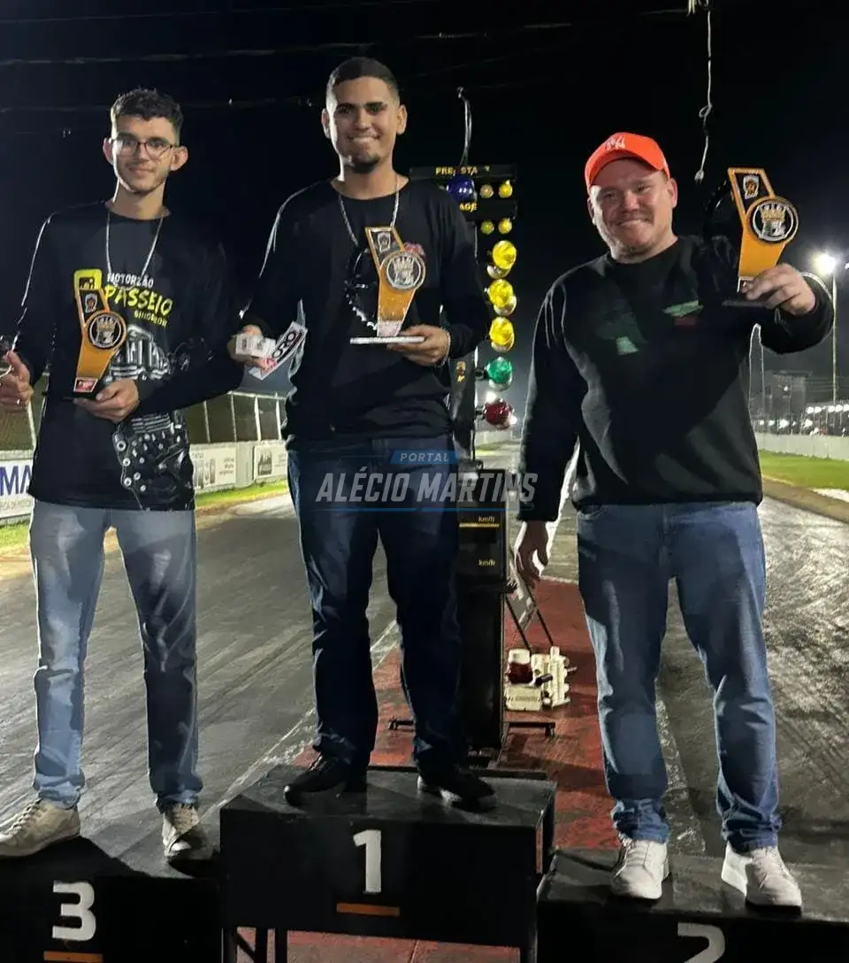 Piloto de Paiçandu conquista 1º lugar em competição de arrancada com moto em Maringá