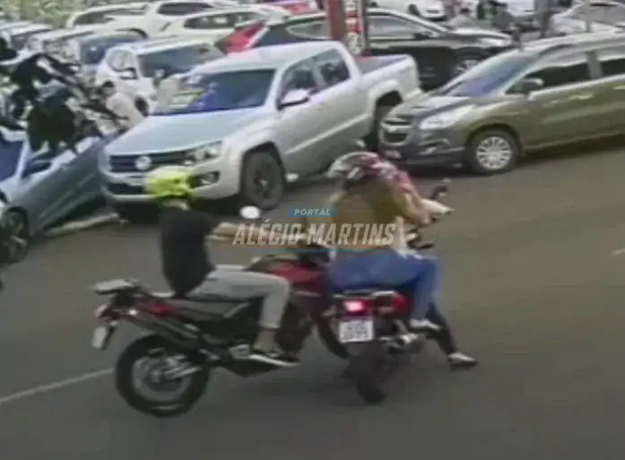Câmera flagra acidente entre motos em Paiçandu; mulher permanece internada e passará por cirurgia