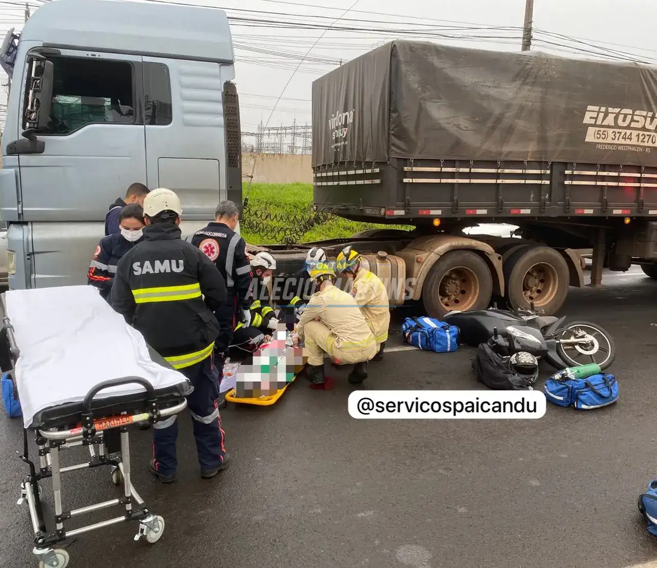 Motociclista a caminho do trabalho é intubada após acidente entre moto e carreta