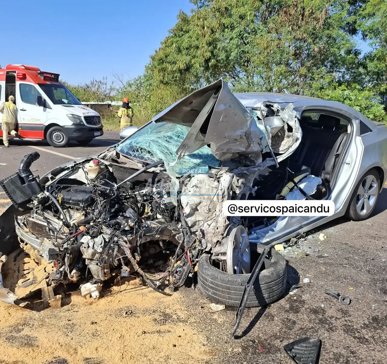 Colisão na PR-323: carro bate de frente em caminhão de Paiçandu e motorista fica em estado grave
