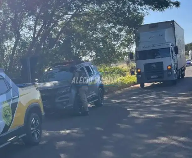 Viatura da Rotam é atingida por caminhão em acidente na PR-323