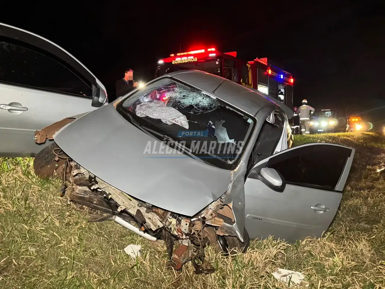 Pai levava filha para passar férias na casa da avó quando carro tomba na PR-317