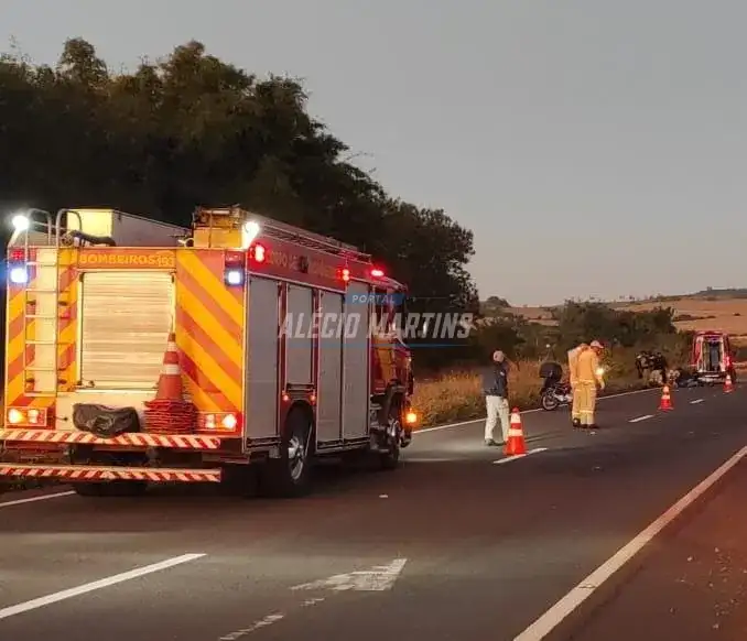Motociclista fica ferido após pneu da moto furar e causar queda na PR-323