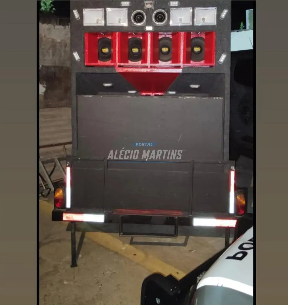 Polícia Militar apreende som em carretinha após perturbação do sossego em Paiçandu