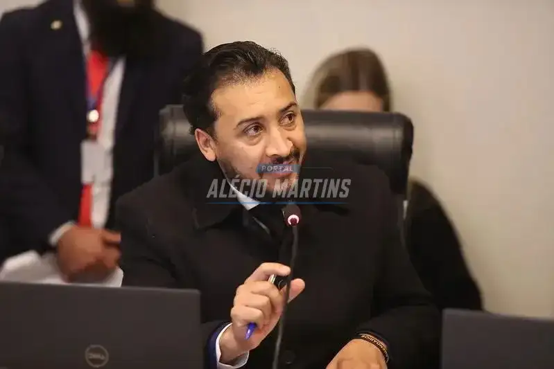 Deputado Adriano José comemora aprovação de projeto que redefine limites entre Paiçandu e Maringá