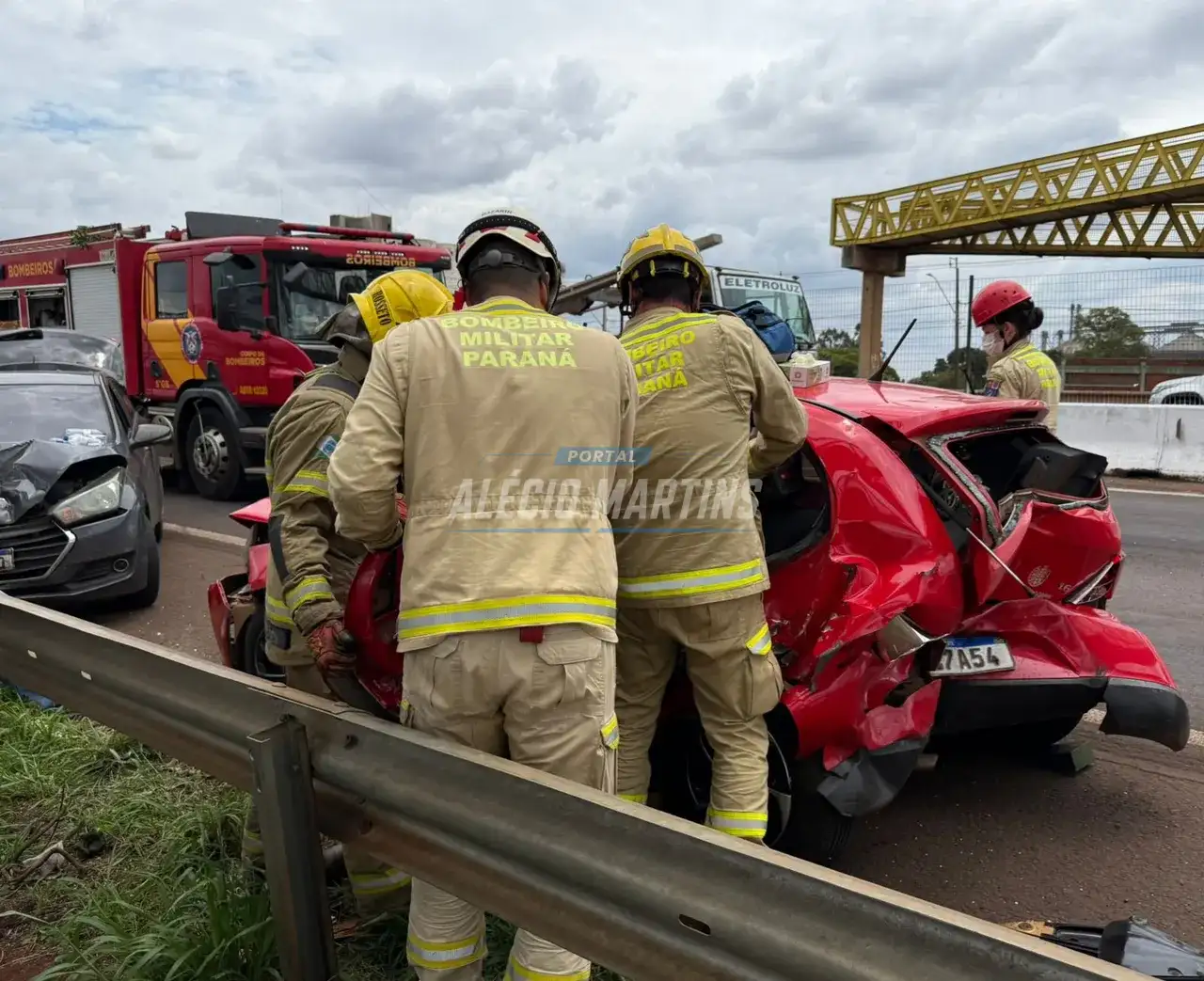Violenta colisão traseira deixa duas motoristas feridas na PR-323 entre Paiçandu e Maringá