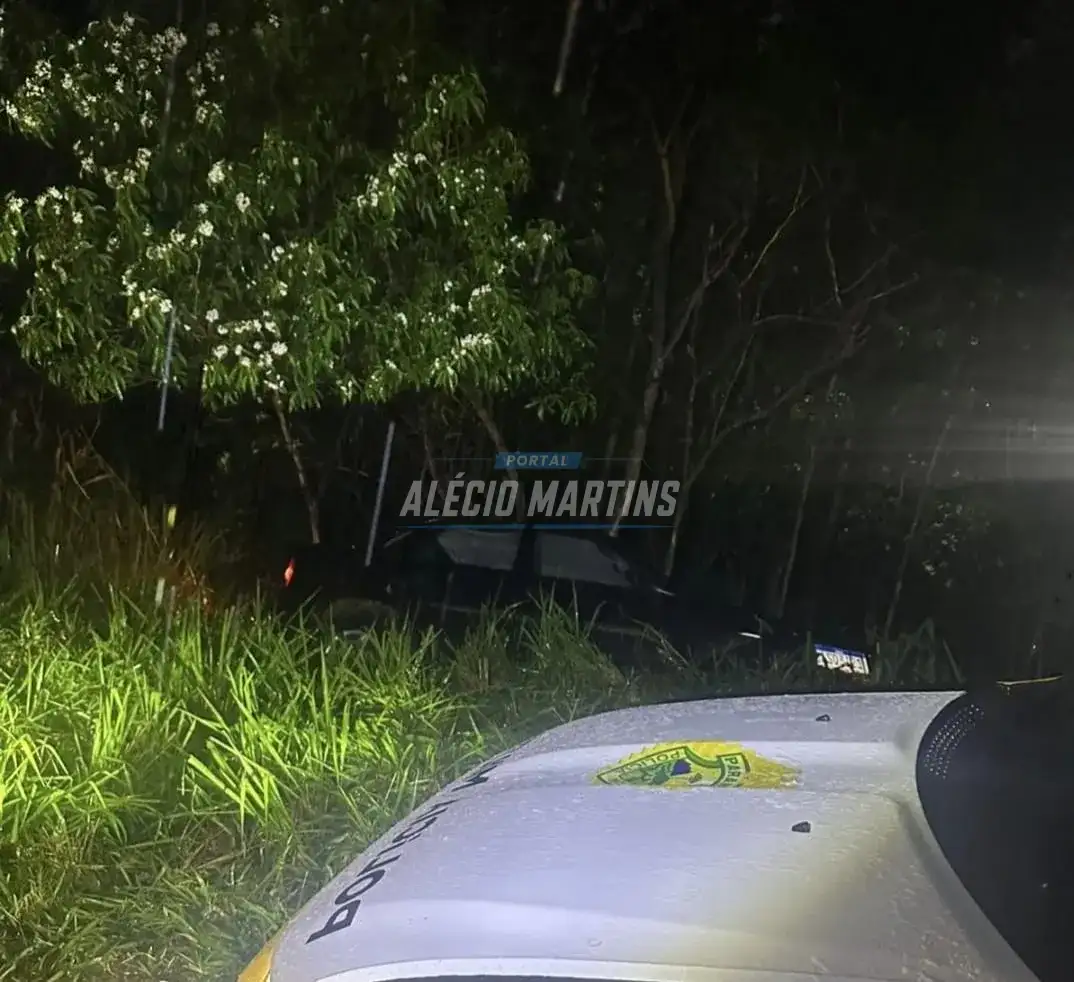 Duas pessoas ficam feridas após veículos tombar na PR-323