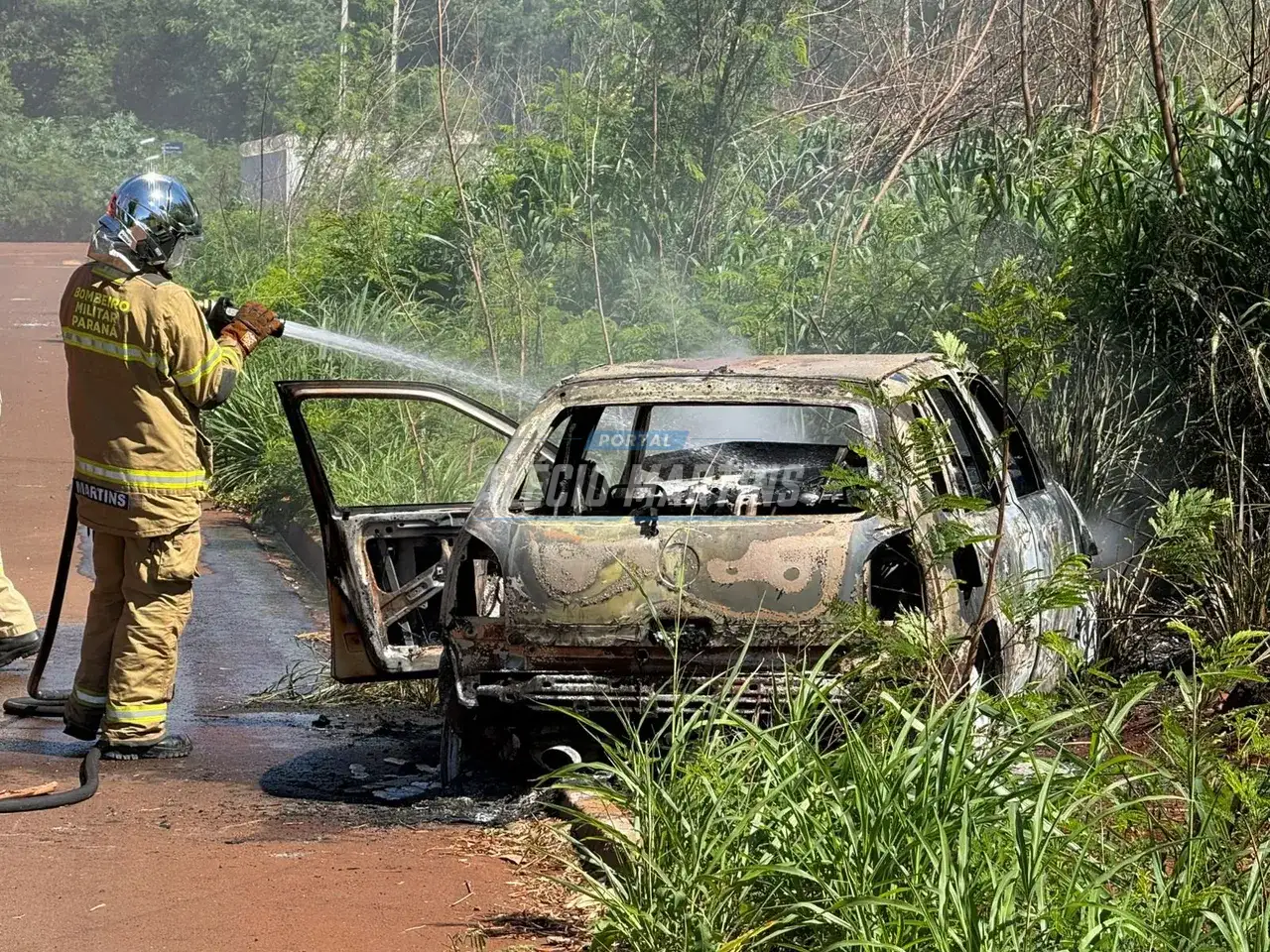 Briga de casal termina com carro incendiado em Paiçandu
